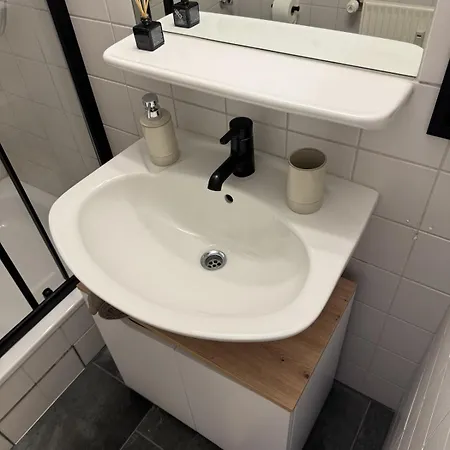 Appartement Neu! Balkon - Parkplatz Im Herzen Von